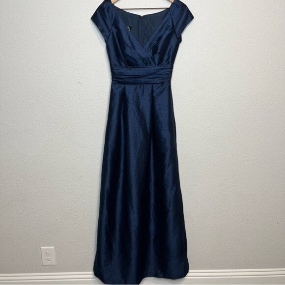 Alfred Sung Women Formal Gown 2‎ Midnight Blue Satin Cap Sleeve V-Neck Ball - Picture 1 of 9